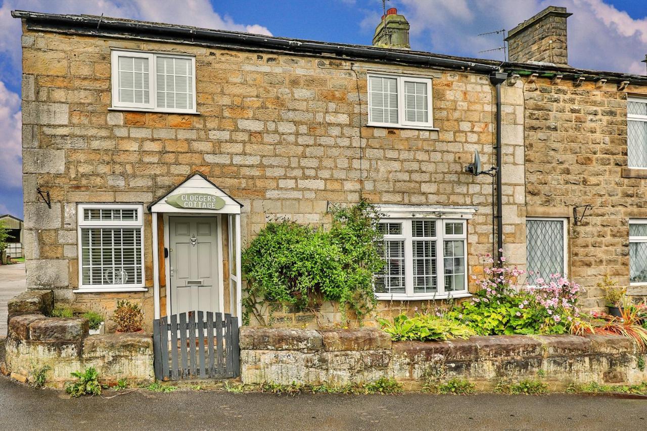 Finest Retreats - Cloggers Cottage Darley Exterior photo
